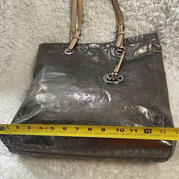 Michael Kors MK Mirror Metallic silver Bronze logo large tote tan leather straps - Picture 13 of 16
